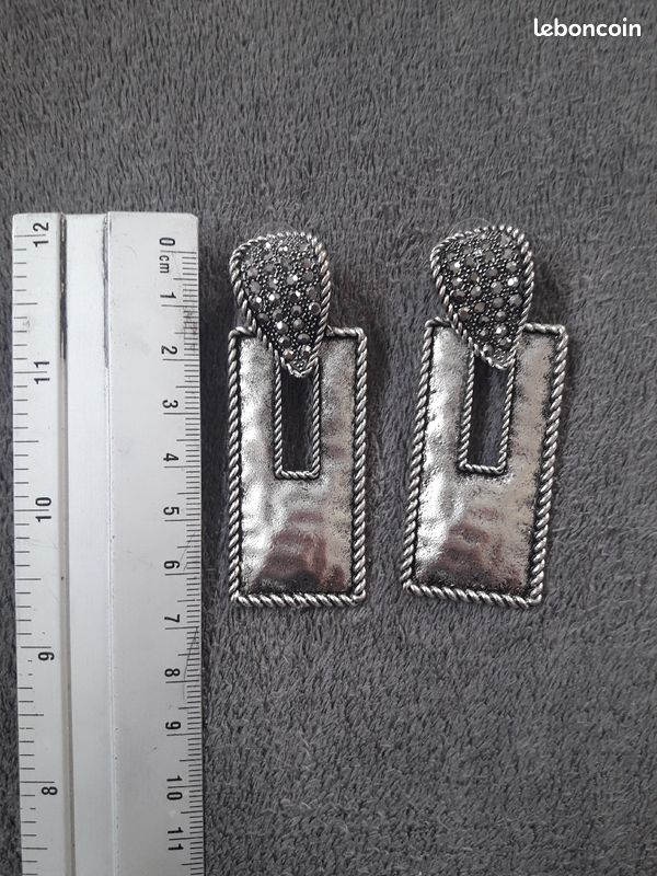 Boucle d'oreille fantaisie pendante (image 3)