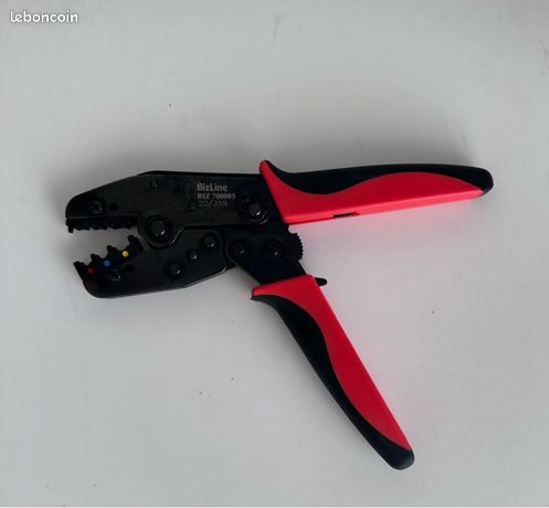Pince à sertir les cosses et manchons non isolés de 6 à 50mm²