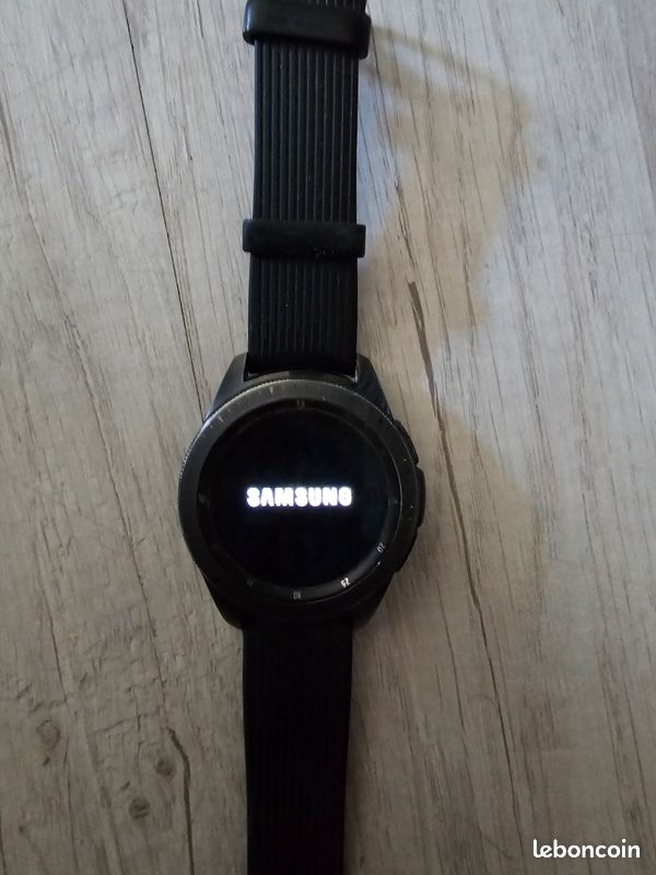 Montre Samsung Galaxy Watch 42mm (SM-R810) Noir Téléphones