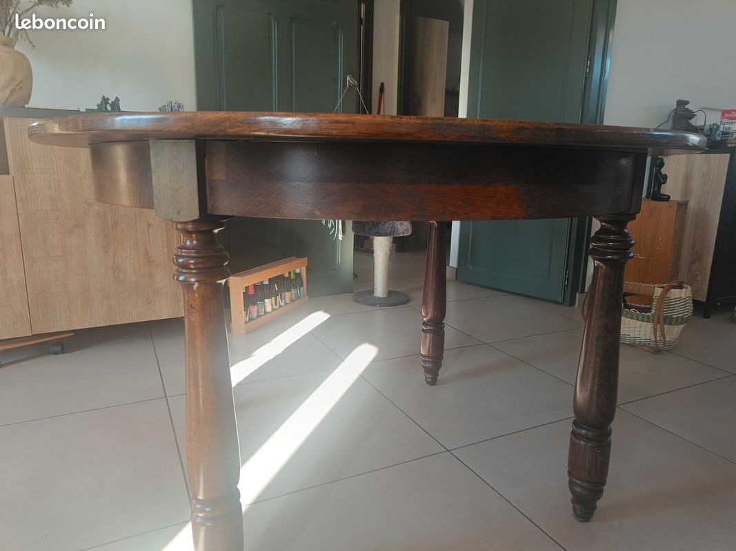 Table ronde en bois avec 2 rallonges – Très bon état (image 2)