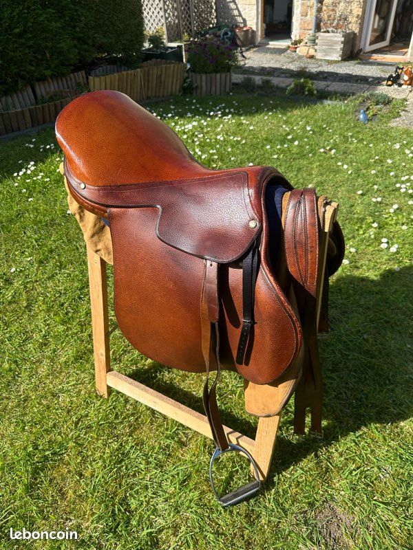 Paire de bottes d'équitation militaire ancienne en cuir WWI - Le palais des bricoles