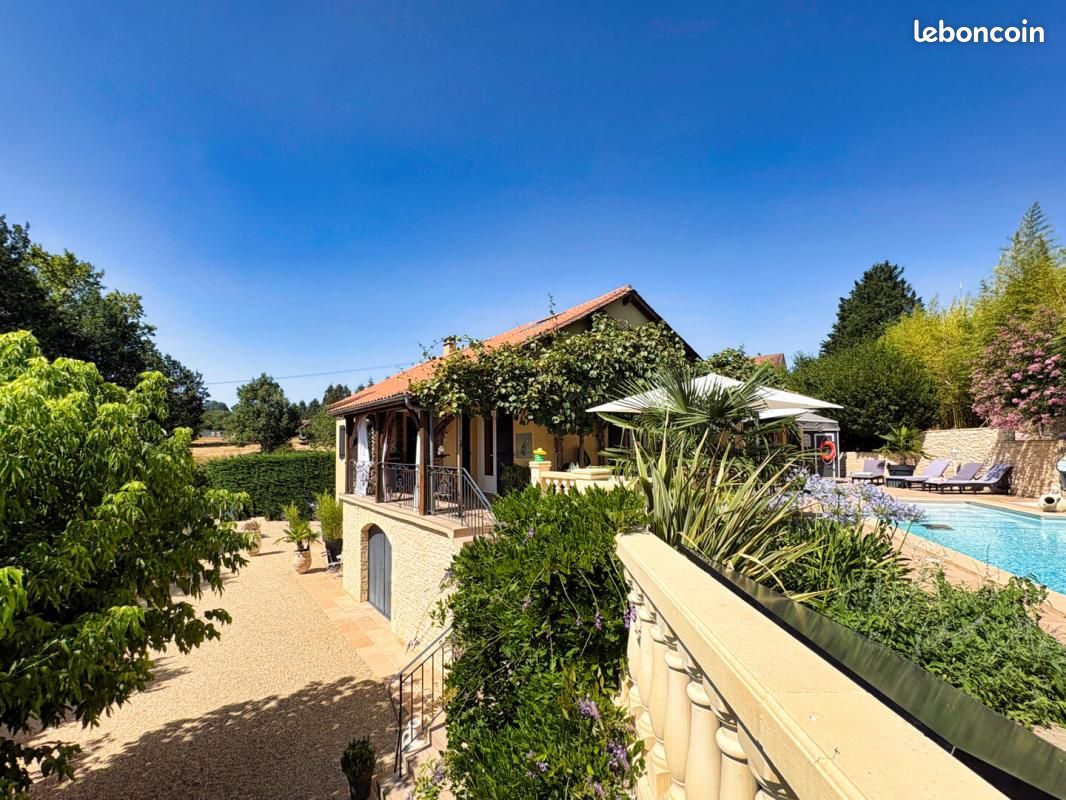 Maison 10 pièces 191 m² · à Sarlat-la-Canéda · 191 m² · 567 000 €