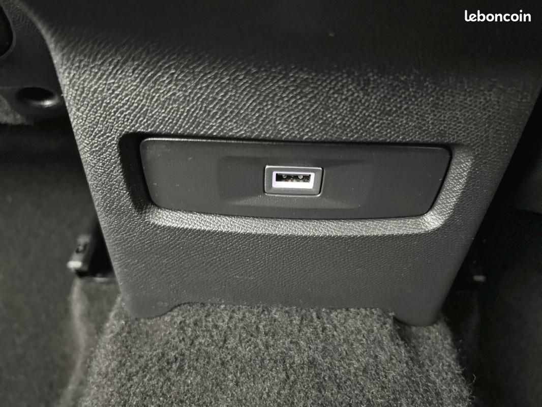 Citroën C4 BlueHDi 130 S&S EAT8 - Shine (image 21)