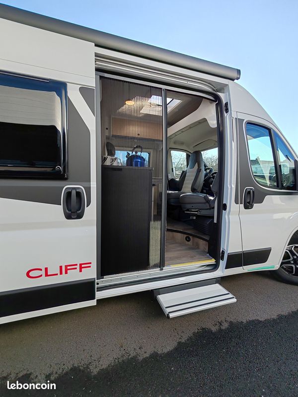 CAMPING-CAR FOURGON SUNLIGHT CLIFF 601 Adventure, Fiat Ducato 2.2l 140Ch BVA, 4 PLACES COUCHAGES, 4 PLACES CG, BOITE AUTO, LITS SUPERPOSES, CHAUFFAGE DIESEL (image 11)