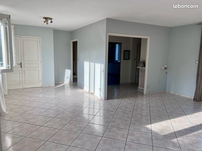 Maison 4 pièces 141 m² · à Saint-Genis-Laval · 140,7 m² · 385 000 €