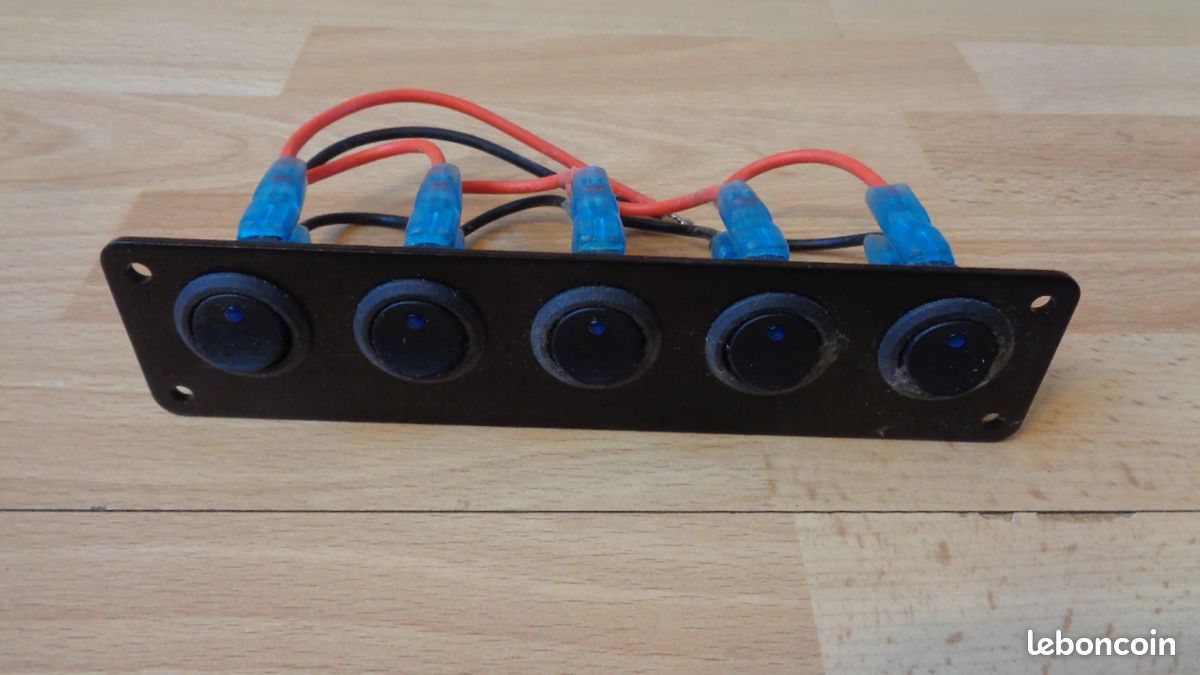 5 interrupteurs ronds étanches à LED bleues (image 12)