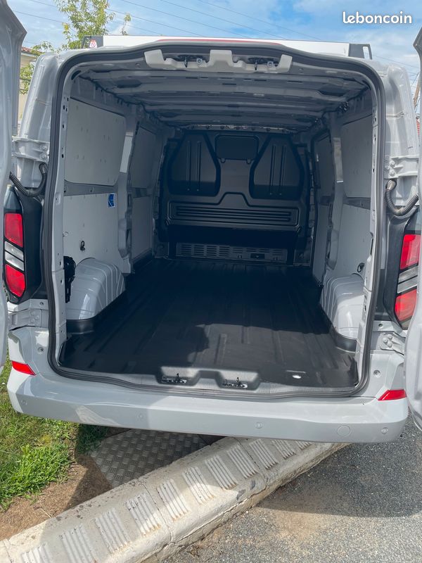 Ford transit custom fourgon 320 l1h1 2.0 ecoblue 170 ch bva8 limited (image 6)