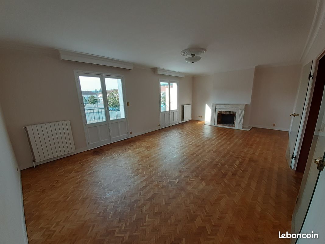 Appartement 8 pièces 200 m² · à Terrasson-Lavilledieu · 200 m² · 200 000 €