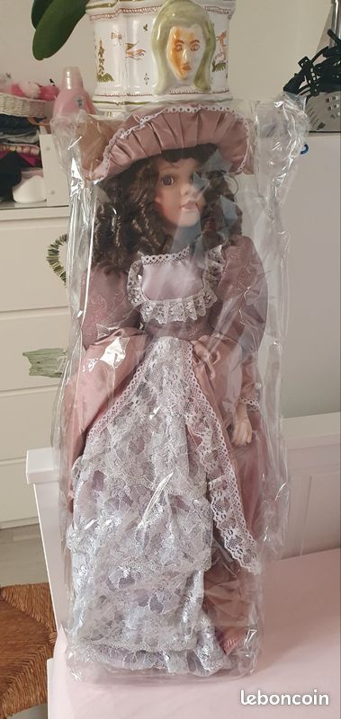 Poupée De Collection En Porcelaine 65 Cm - Très Bon état
