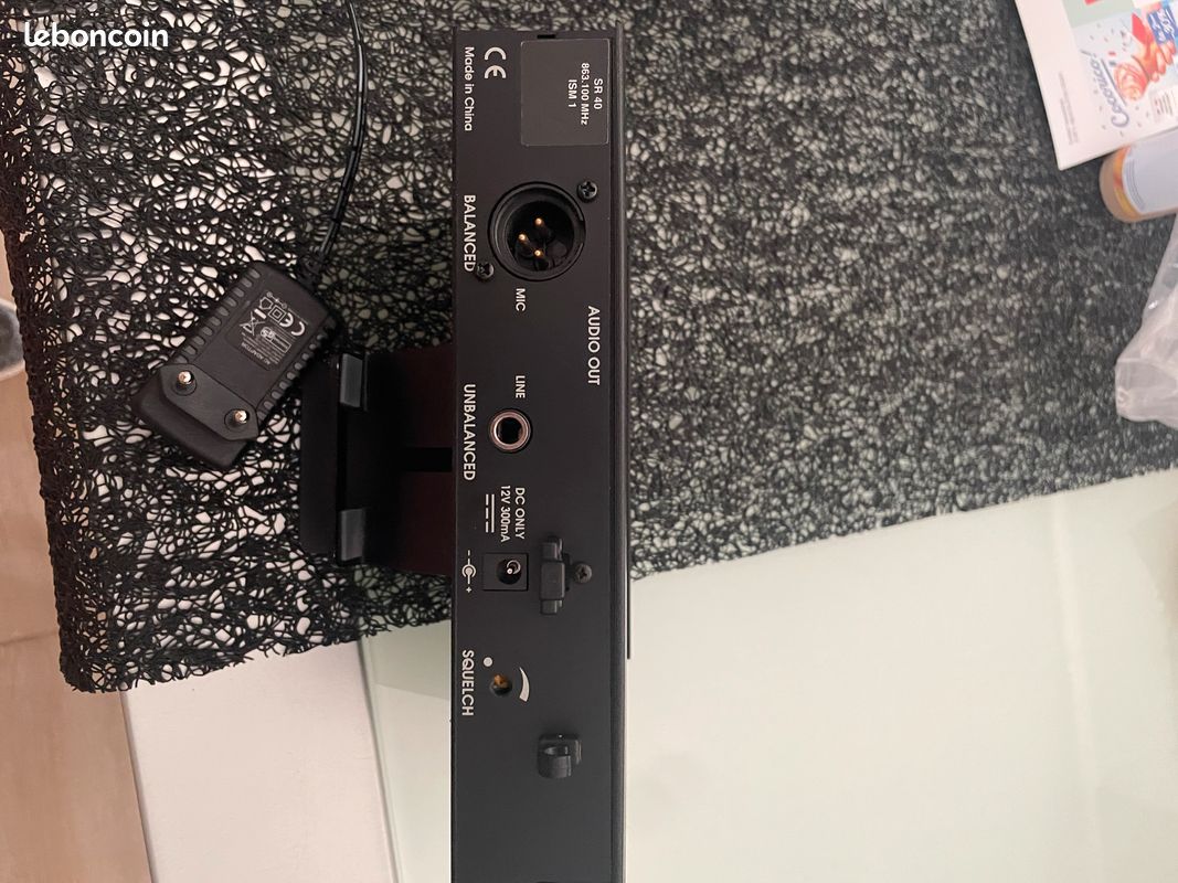Récepteur De Microphone Sans Fil AKG UHF SR40 (image 2)