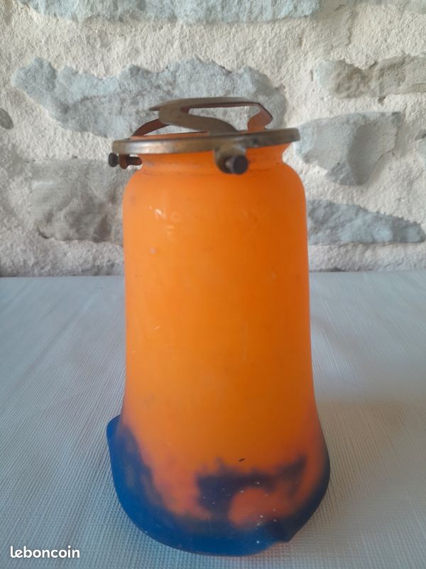 Tulipe en verre avec sa griffe (image 1)
