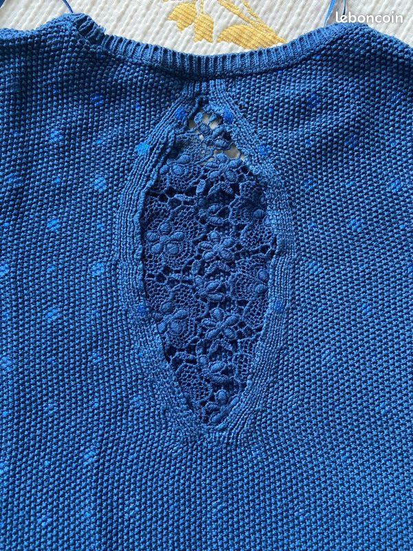 Blouse bleu Bréal manches 3/4 derrière dentelle longueur 60 cm