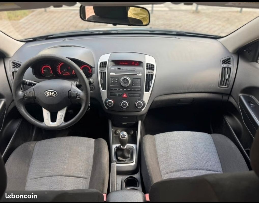 Cee Kia cee'd 1.6 crdi - Équipement auto