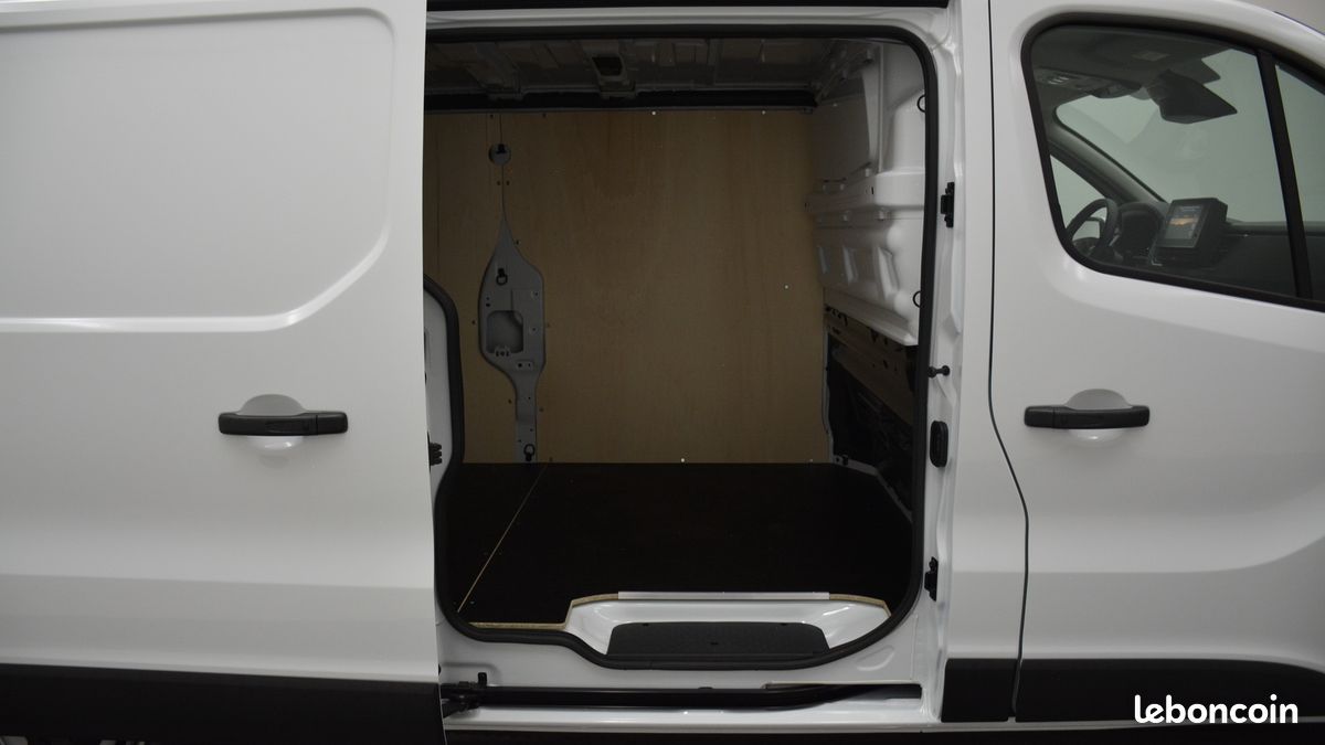 Renault Trafic Van L2H1 Extra 3T Blue dCI 150 - Leasing (image 4)