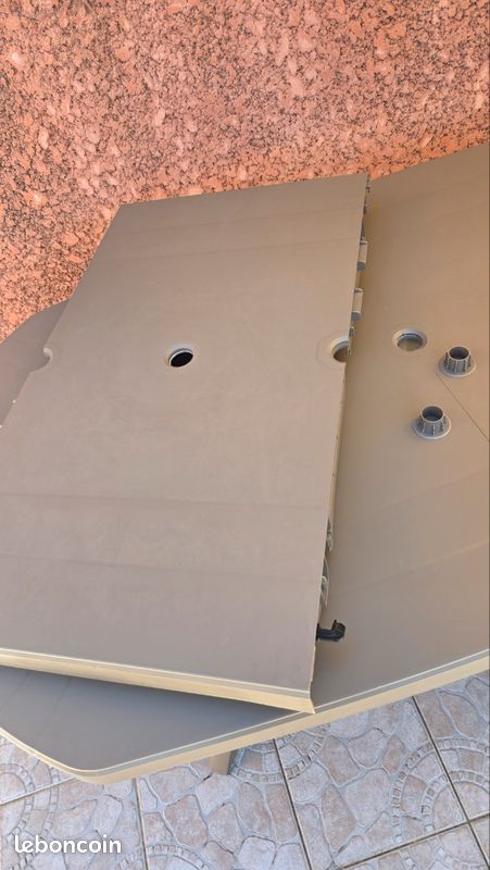 Table de jardin Grosfillex en résine avec rallonge (Taupe) (image 2)