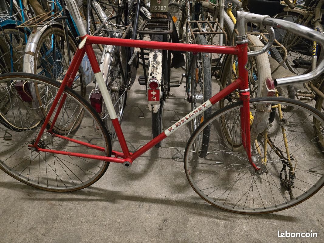 Velo de piste vintage R BEIGNET dans son jus à restaurer Vélos