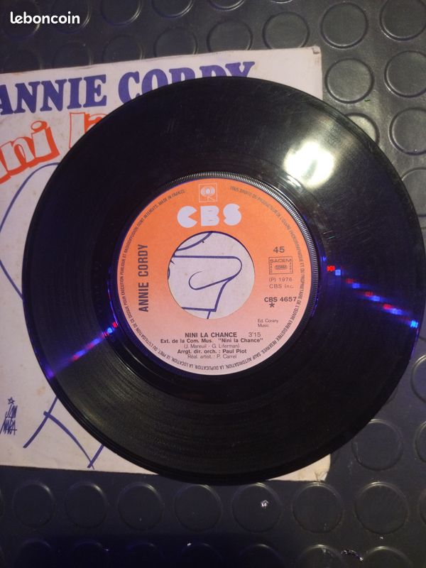 Disque 45 tours d'Annie Cordy intitulé "Nini la chance" Type de produit : 45 tours Artiste : Annie Cordy Titres : "Nini la chance"/"Dis pourquoi tu me bats léon" (bzh) (image 3)