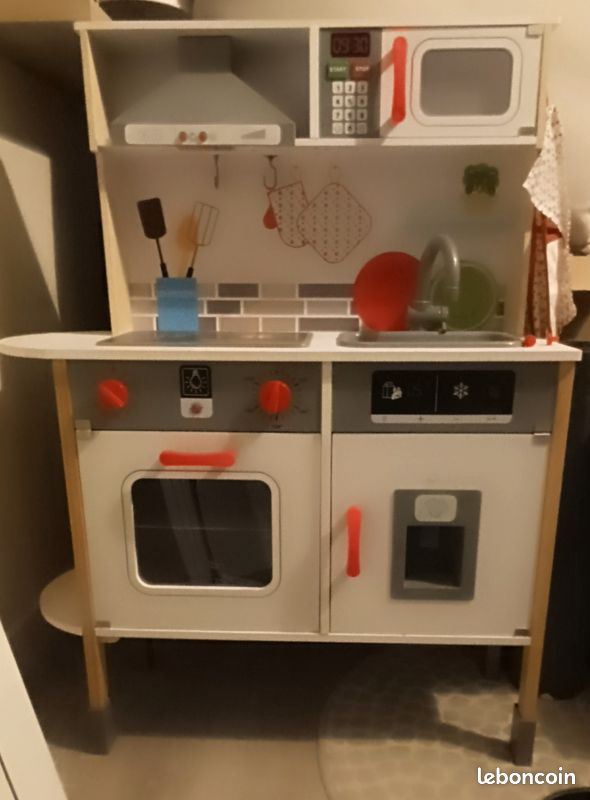 Cuisine enfant + accessoires (image 1)