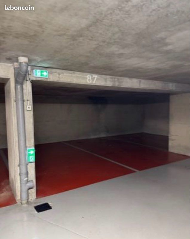 Parking Courbevoie charras/ Gambetta · 75 €/mois