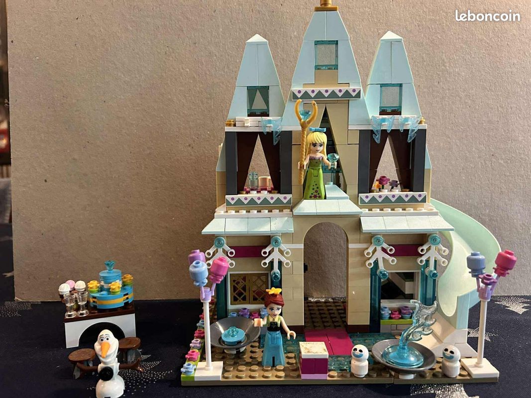 Lego le château de la Reine des Neiges (image 1)