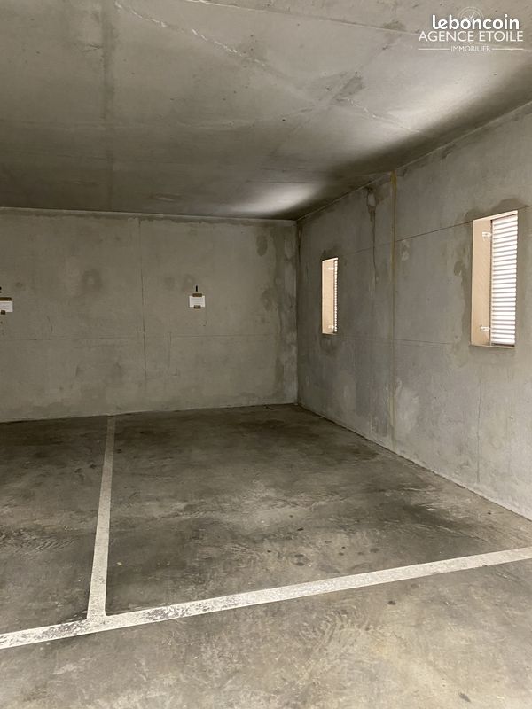 Parking/box Marseille · 100 €/mois