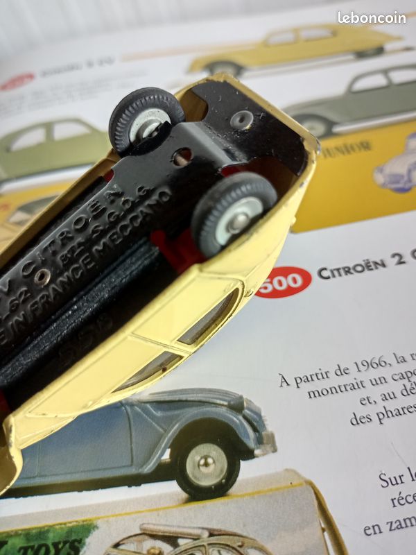 Dinky Toys - 1:43 - Citroën 2 cv Azam 1961