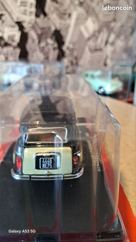 Diecast model cars Renault 4 1/64 Norev Parisienne red foncé/Décorer 1967 - Alld