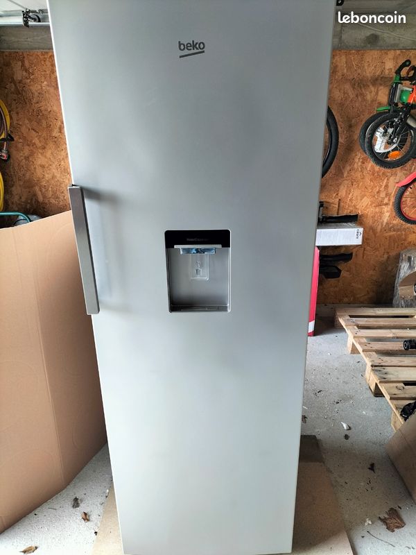 Frigo-congélateur Beko RCNE560K40DSN - Gris, Distribution D'eau, Classe E - Occasion