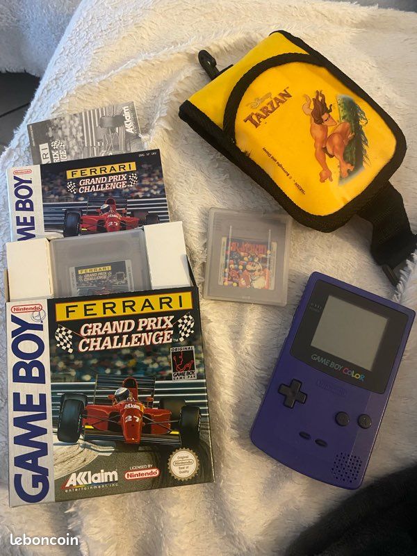 Game boy color en parfait état + 2 jeu + sacoche de transport tarzan (image 1)