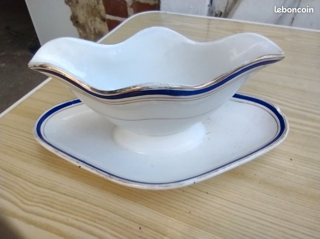 Saucière vintage/porcelaine blanche/faience du Moulin des loups (image 1)
