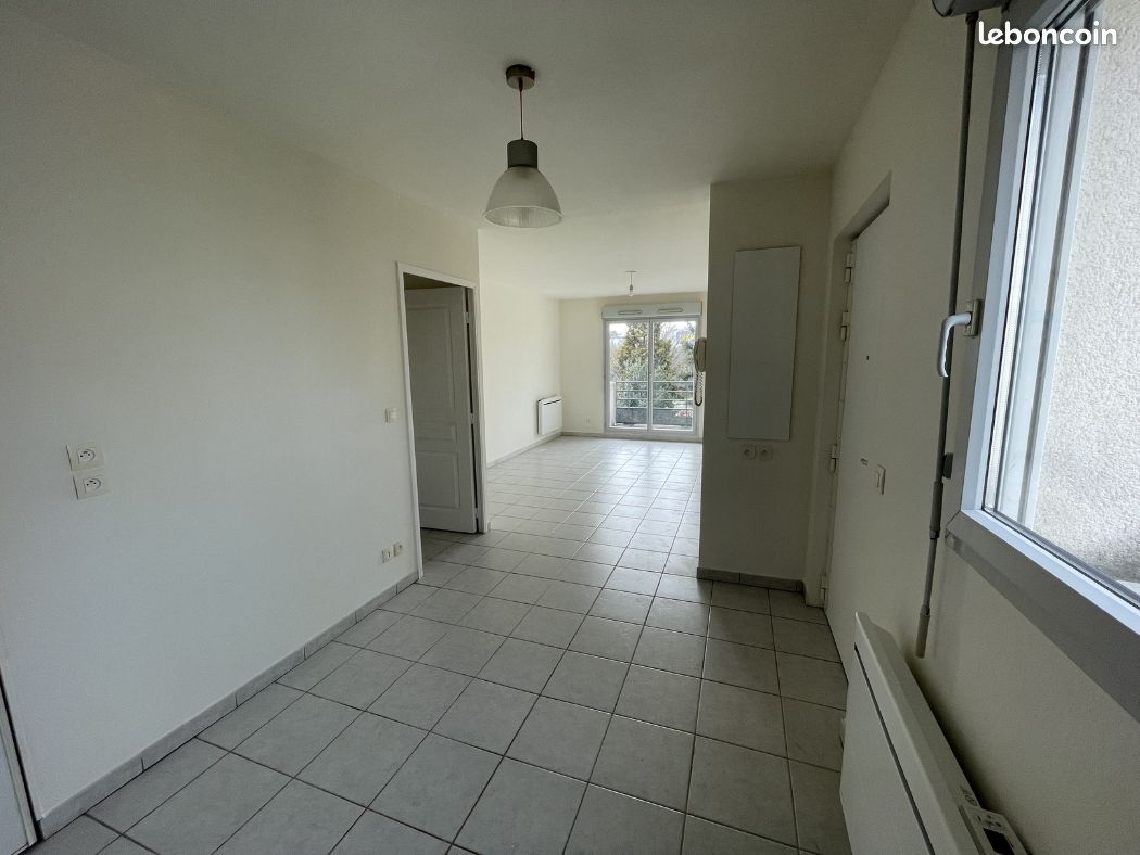 Parking 3 pièces 57 m² · à Lyon · 57 m² · 180 000 €