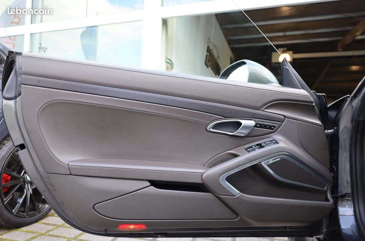 Porsche 911 TARGA 4 GTS * 450 ch * PDK * Burmester * PDLS+ * R20 (image 12)