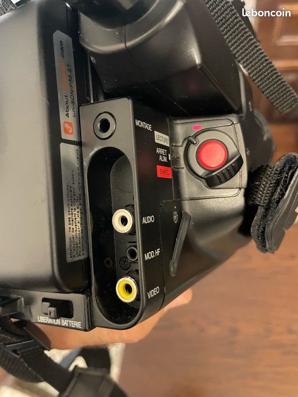 Caméscope vintage Brandt VM 047 C VHS C noir (image 3)