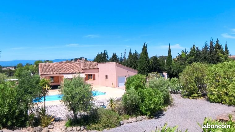 Villa 135m² avec 3 chambres, piscine, 2100m² à Castelnau-d'Aude