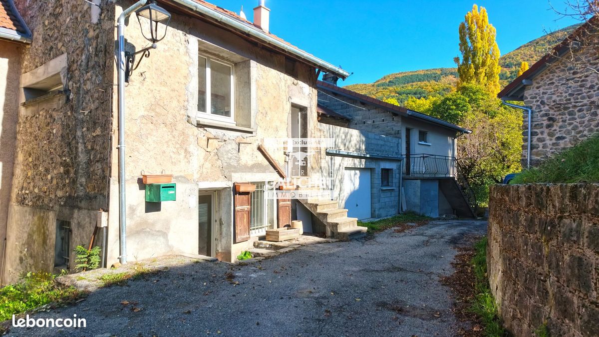 Maison 6 pièces 127 m² · à Saint-Étienne-le-Laus · 127 m² · 275 000 €