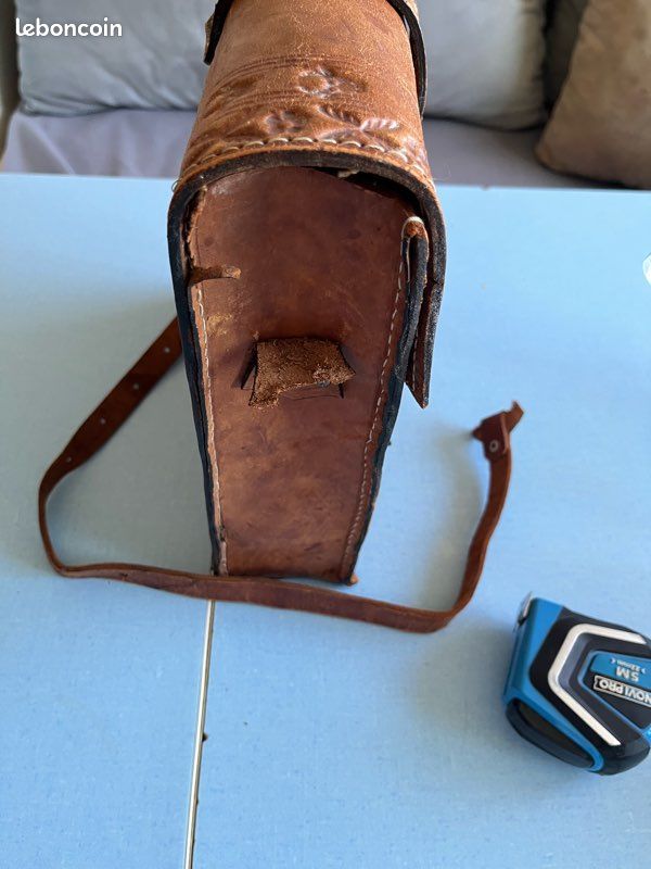 Sac bandoulière en cuir artisanale vintage à restaurer (image 4)