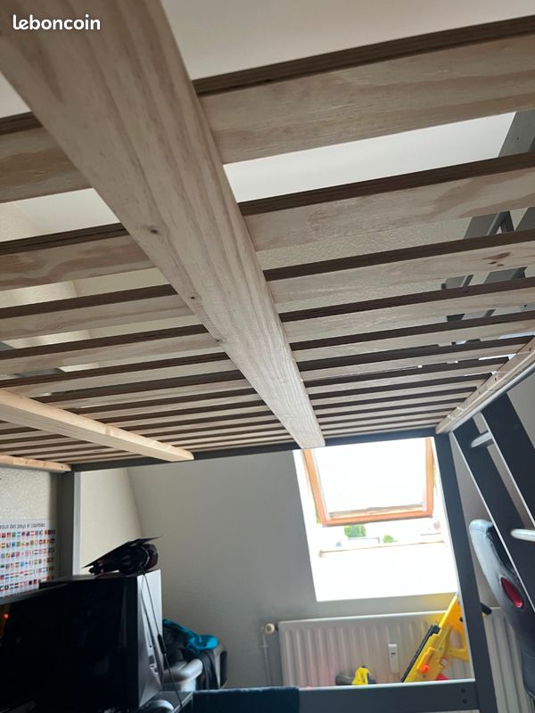 Lit mezzanine (image 7)
