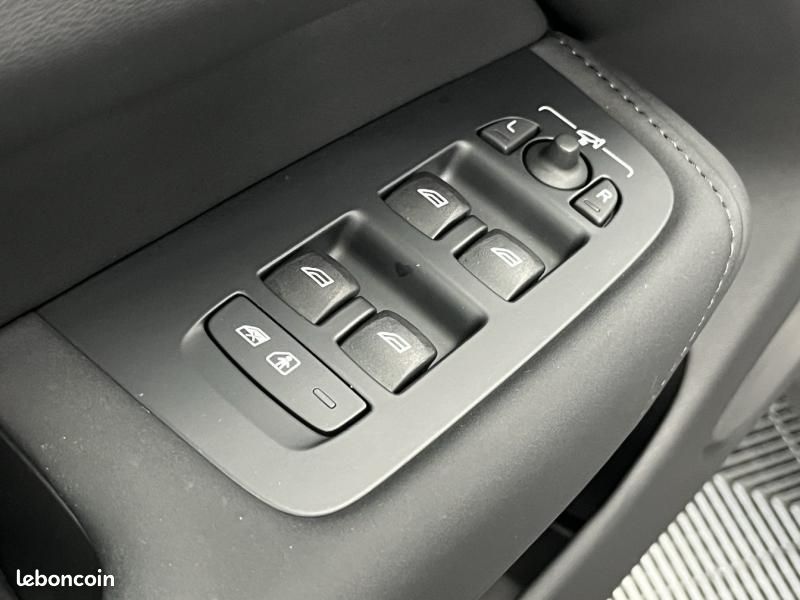 Volvo XC60 T6 Hybride Rechargeable 253 + 145ch Ultra Style Dark Geartronic 8 AWD (image 30)