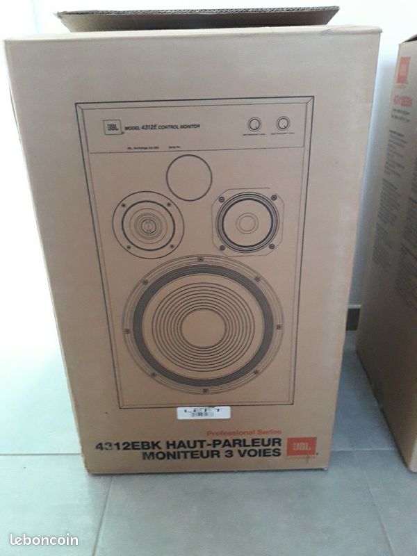 PAIRE D'ENCEINTES JBL 4312M COMPACT MONITOR dont le fonctionnement est