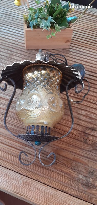 Lanterne ancienne en verre et fer forgé (image 1)