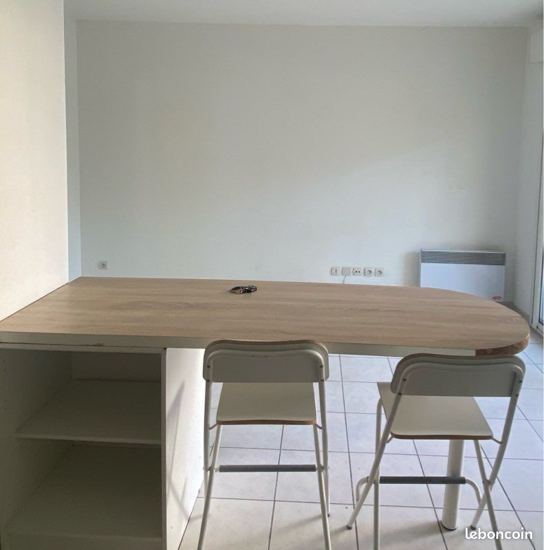Îlot central / Mange-debout de cuisine + 2 tabourets (image 1)