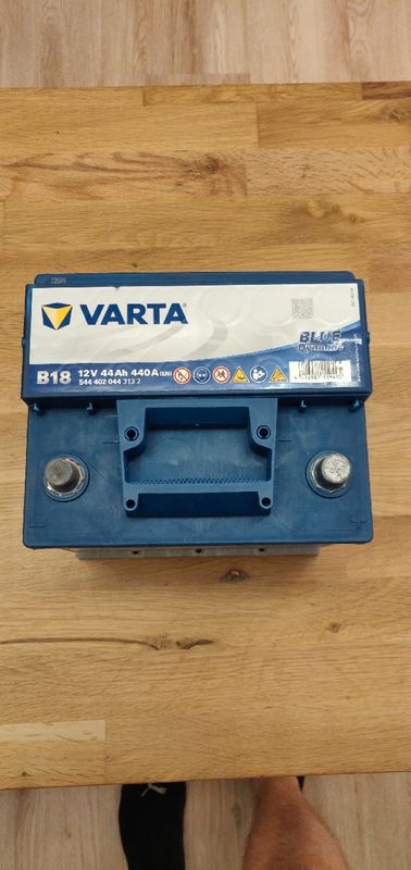 Batterie Varta Blue Dynamic B18 12 V 44Ah 440 Amps - Équipement auto