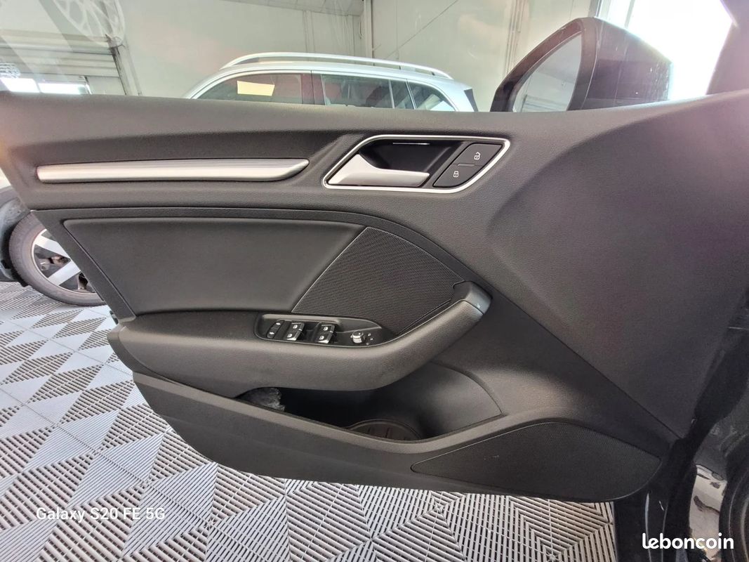 AUDI A3 BERLINE 35 TFSI CoD 150 S tronic 7 Design Luxe + VOLANT SLINE / S-LINE + SIEGES CUIR + ATTELAGE + ENTRETIEN AUDI (image 26)
