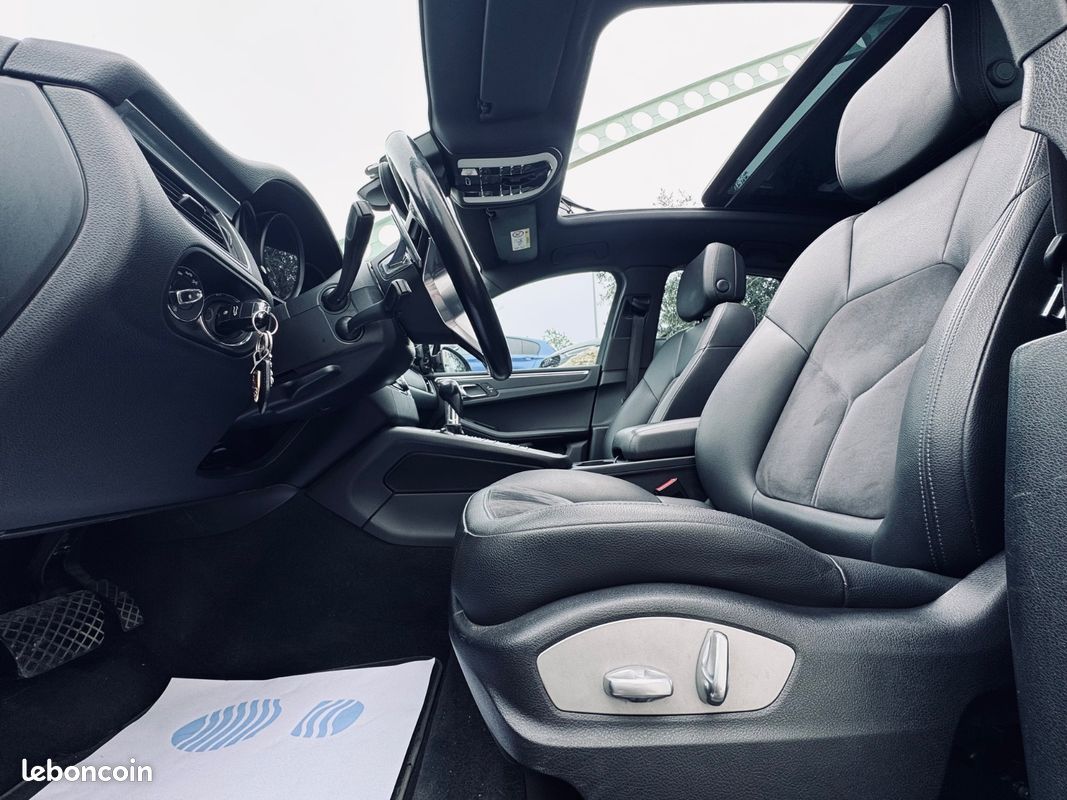 Porsche Macan 2.0L 252CH PDK + TOIT OUVRANT + SUIVI PORSCHE + SIEGES CHAUFFANTS/ELEC + CAMERA DE RECUL + GARANTIE 12 MOIS (image 9)