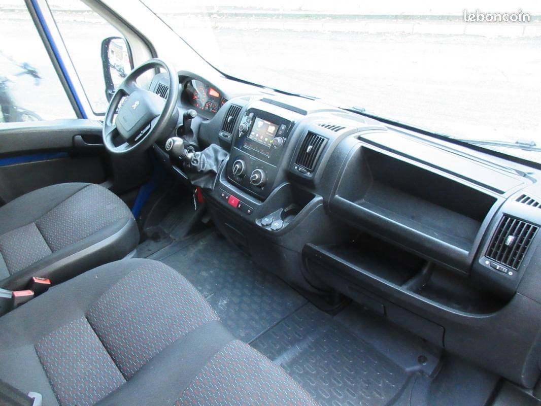 Peugeot Boxer FOURGON TOLE 330 L1H2 BLUEHDI 120 SetS ASPHALT (image 8)
