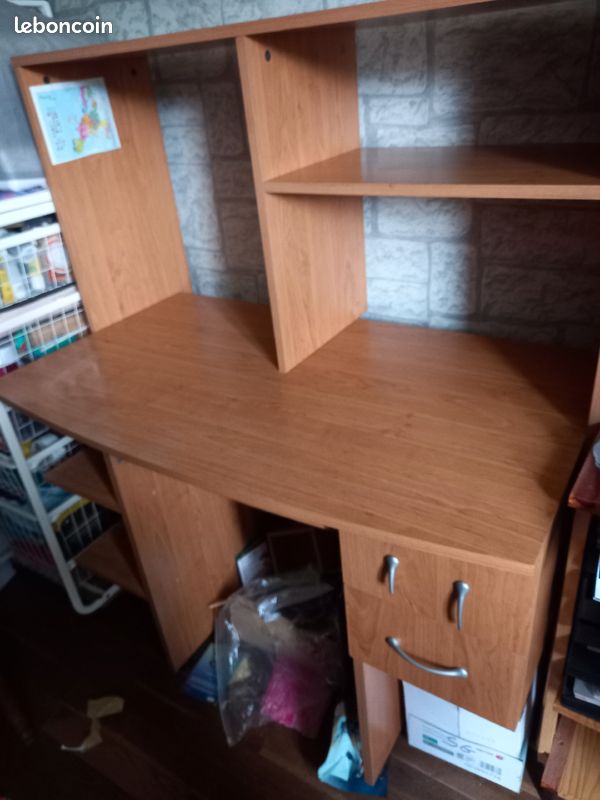 Bureau (image 1)