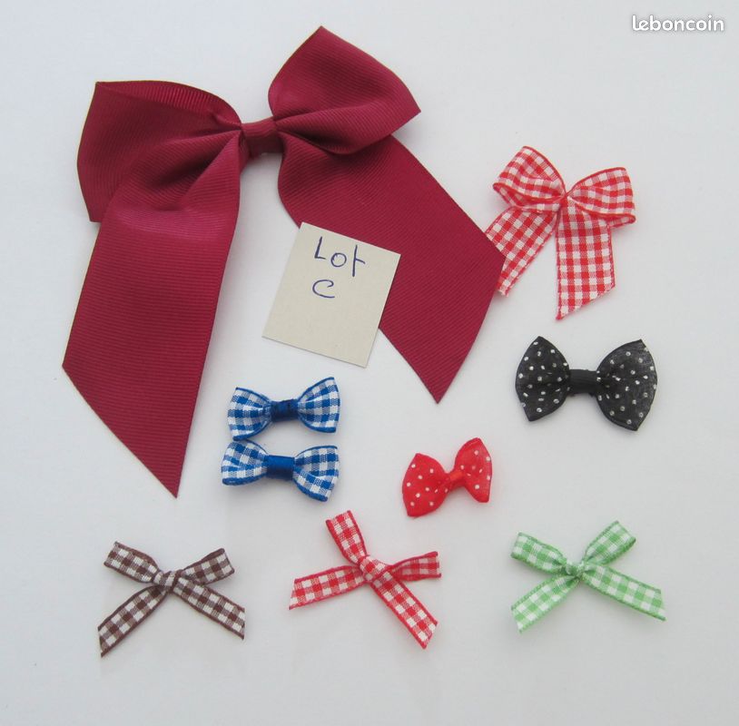 ANCIEN LOT MERCERIE, Couture, Broderie. Ciseaux, Boutons, Tissus, Fils…… EUR 25,00 - FR