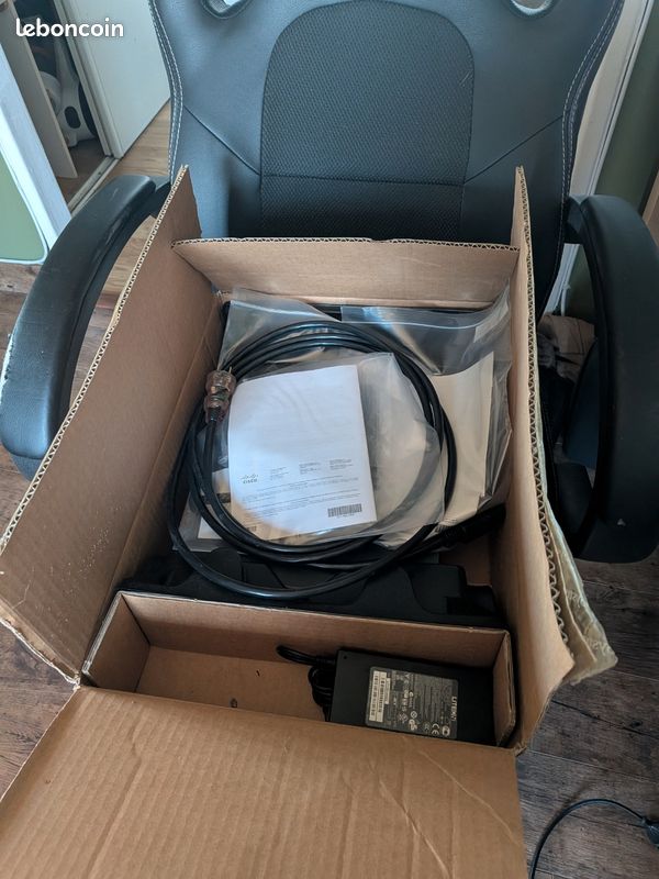 Routeur Cisco 887VA d'un autre temps (image 2)