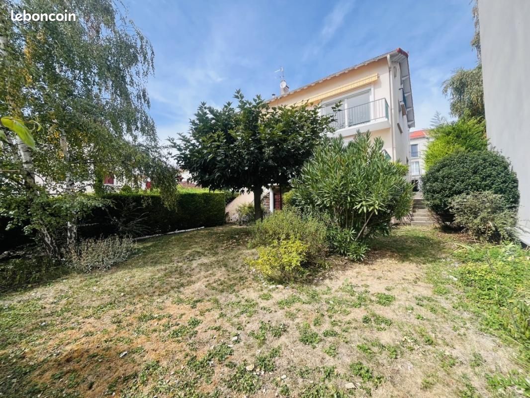 Maison 5 pièces 172 m² · à Clermont-Ferrand · 172 m² · 1 450 €/mois