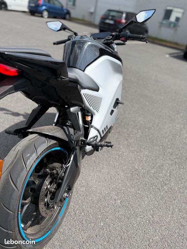 đ„ PROMO : Moto Ultraviolette F77 Mach 2 Neuve et Garantie (image 4)